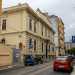 La scuola si trova nel cuore del quartiere Libert, in via Manzoni 228